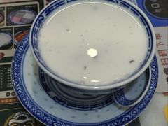 软糯黑糯米-广信牛奶甜品世家(台东店)