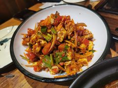 -老滇山寨•云南特色菜•地方菜•民族风情歌舞表演(金碧店)