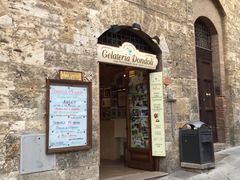 -Gelateria Dondoli