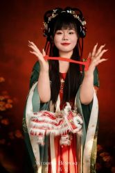 -喜爱高定婚纱摄影