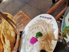 -老牌坊云南鱼豆花火锅(哈西万达店)