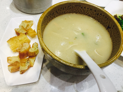 老济南甜沫-闫府私房菜·百年鲁菜(恒隆店)