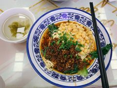 -渝之汇牛肉豌杂面