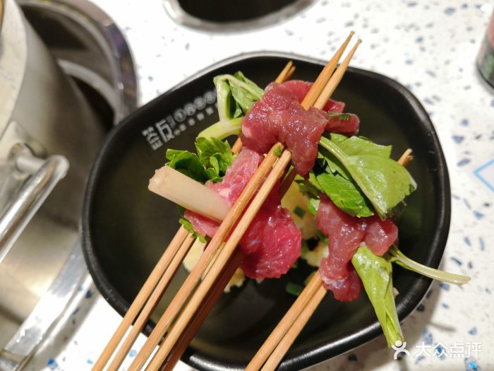 签友牛肉串串香(五小区店)芹菜牛肉图片