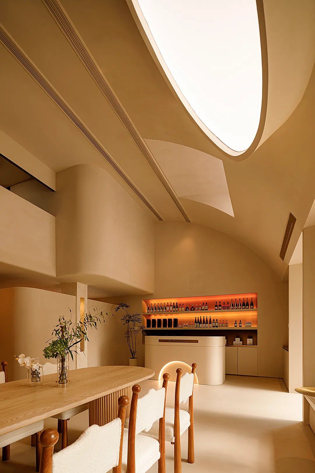 美甲店设计,灯光突出质感的素色空间!