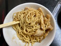 -松树干拌面店