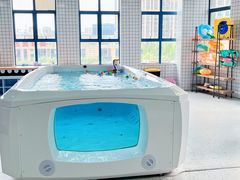 -蓝鲸奇亲子游泳俱乐部