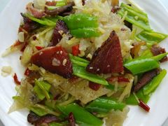 腊肉炒洋芋粑粑-农家土菜老煨锅(木鱼镇店)
