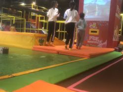 -蹦蹦跳跳(新奥购物中心店)