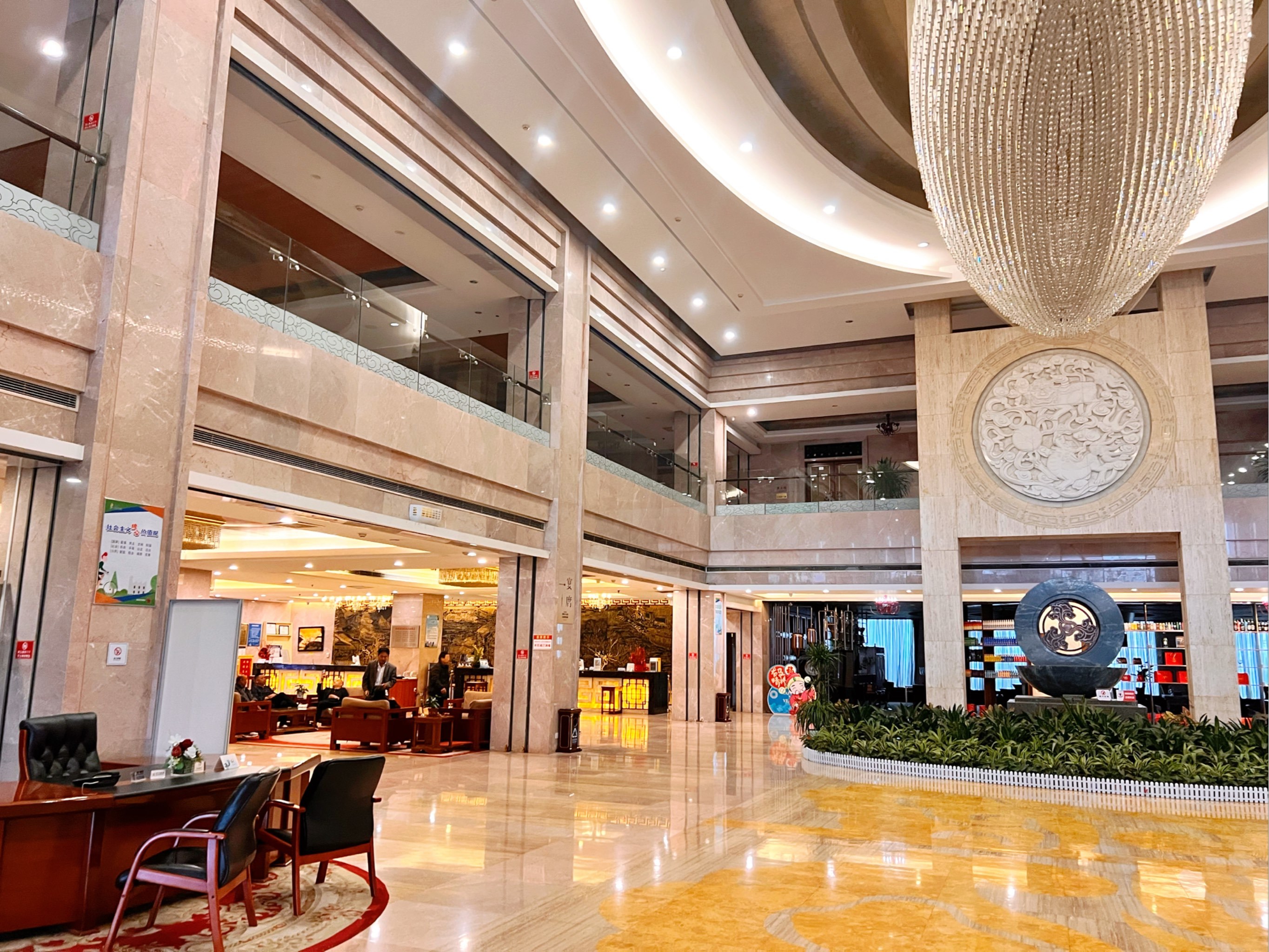 滨州大饭店入住实录:柔软床品与意外热闹