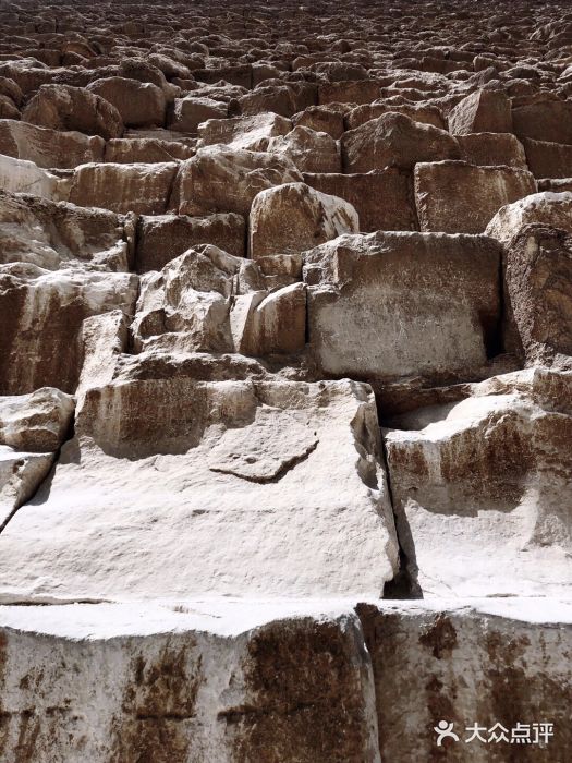 吉萨金字塔群图片