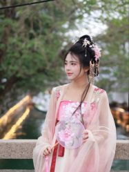 -一揽芳华汉服旗袍体验馆(拙政园店)