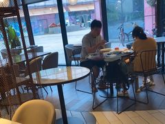 靠窗位-必胜客(武汉欢乐谷店)