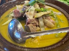 -帅巴人舅母子腊蹄民俗村