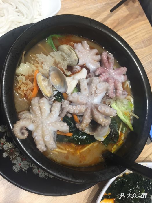 灵芝妹子生蚝米线(富丽庭店)珍珠章鱼米线图片