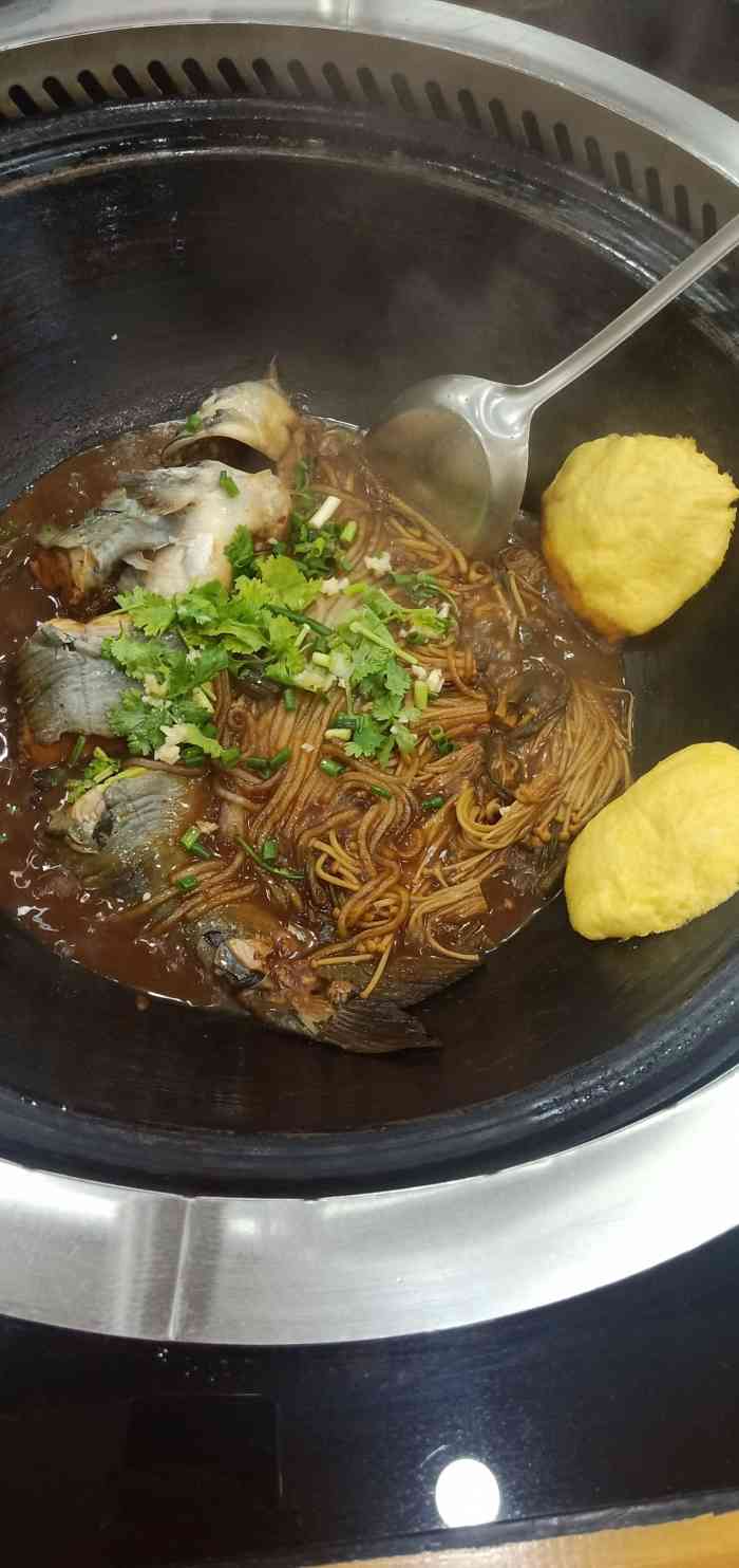 灶台福铁锅炖(中北镇店)-"刚一进门老板说话我就知道这个店会很正宗,.