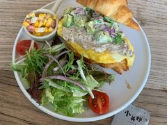 牛油果金枪鱼可颂-Maan coffee漫咖啡(1905店)