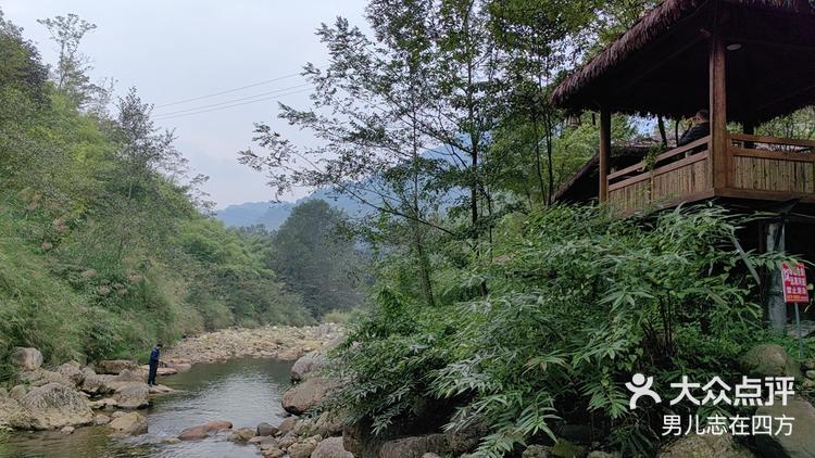 大邑雾山风景图片