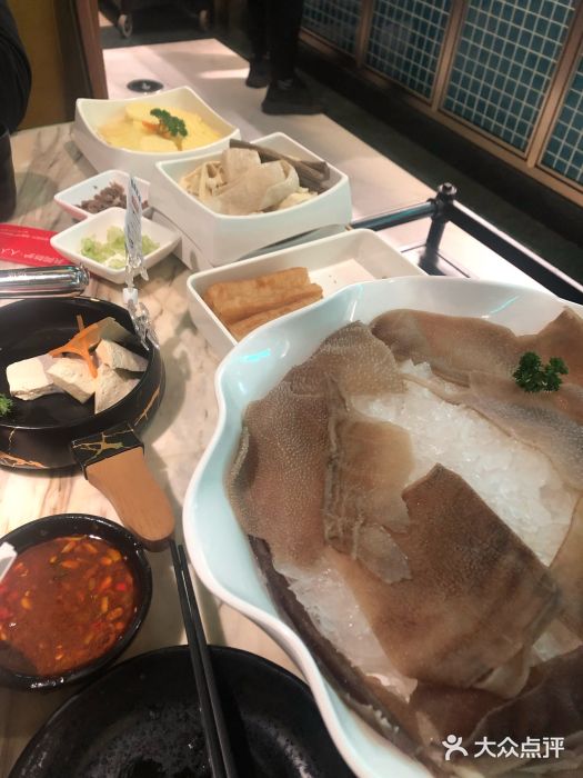 左庭右院鲜牛肉火锅(龙湖杭州滨江天街店)黑毛肚图片