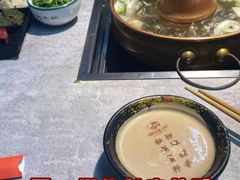 -洞庭洲·防空洞火锅·烧烤·铜锅涮肉(新百广场店)