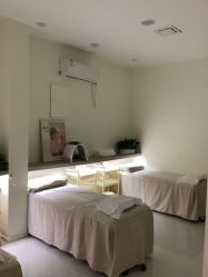 -苗方清颜专业祛痘·皮肤管理