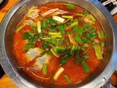 -野山舂·贵州现舂酸汤火锅(鸿通城店)