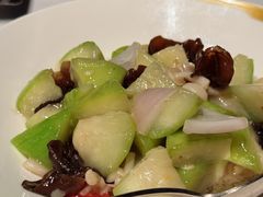 红洋葱炒苹果丝瓜-金轩中餐厅 Jin Xuan(浦东丽思卡尔顿酒店)