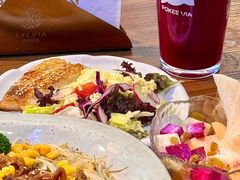 -POKEE VIA&Brunch·维娅(重庆来福士店)