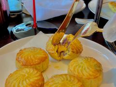 紫薯流沙月饼-甄御•海鲜新青岛菜(麦岛店)