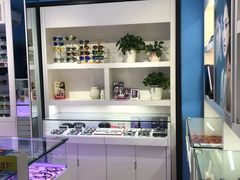 -提一眼镜·蔡司·依视路(小寨店)