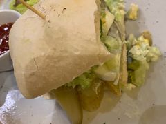 牛油果鸡肉三明治-雕刻时光咖啡馆(北苑店)