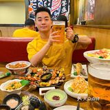 超大杯啤酒[啤酒]抓一大把烧鸟撸串，氛围感来了