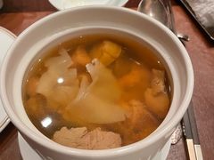 花胶炖螺头汤-新荣记(建国门外大街店)