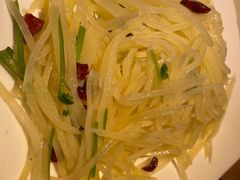 香菜梗炝土豆丝-绿茶餐厅(西单老佛爷店)