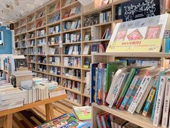 零售区-猫的天空之城概念书店(束河店)