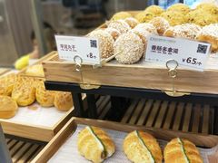 -顶东面包花园·生日蛋糕(世博店)