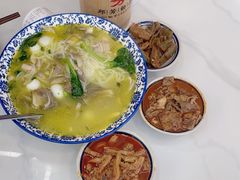 -邱芳粉店(迎宾大道旗舰店)