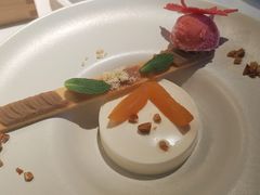 浓情栗意坚果布丁佐草莓冰淇淋-王品牛排(杭州大厦店)