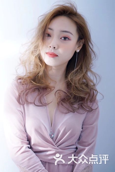 茉诗护肤造型长发图片 - 第22张