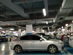 -奥特莱斯停车场