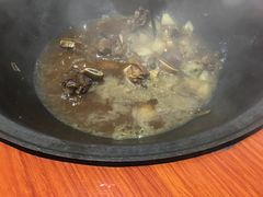 -粘豆包柴火铁锅炖