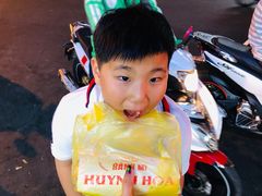 -Bánh Mì Huynh Hoa