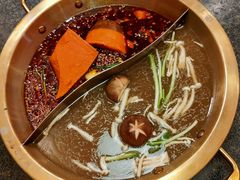鸳鸯锅品-小天鹅火锅·一线江景洪鼎旗舰店(洪崖洞店)