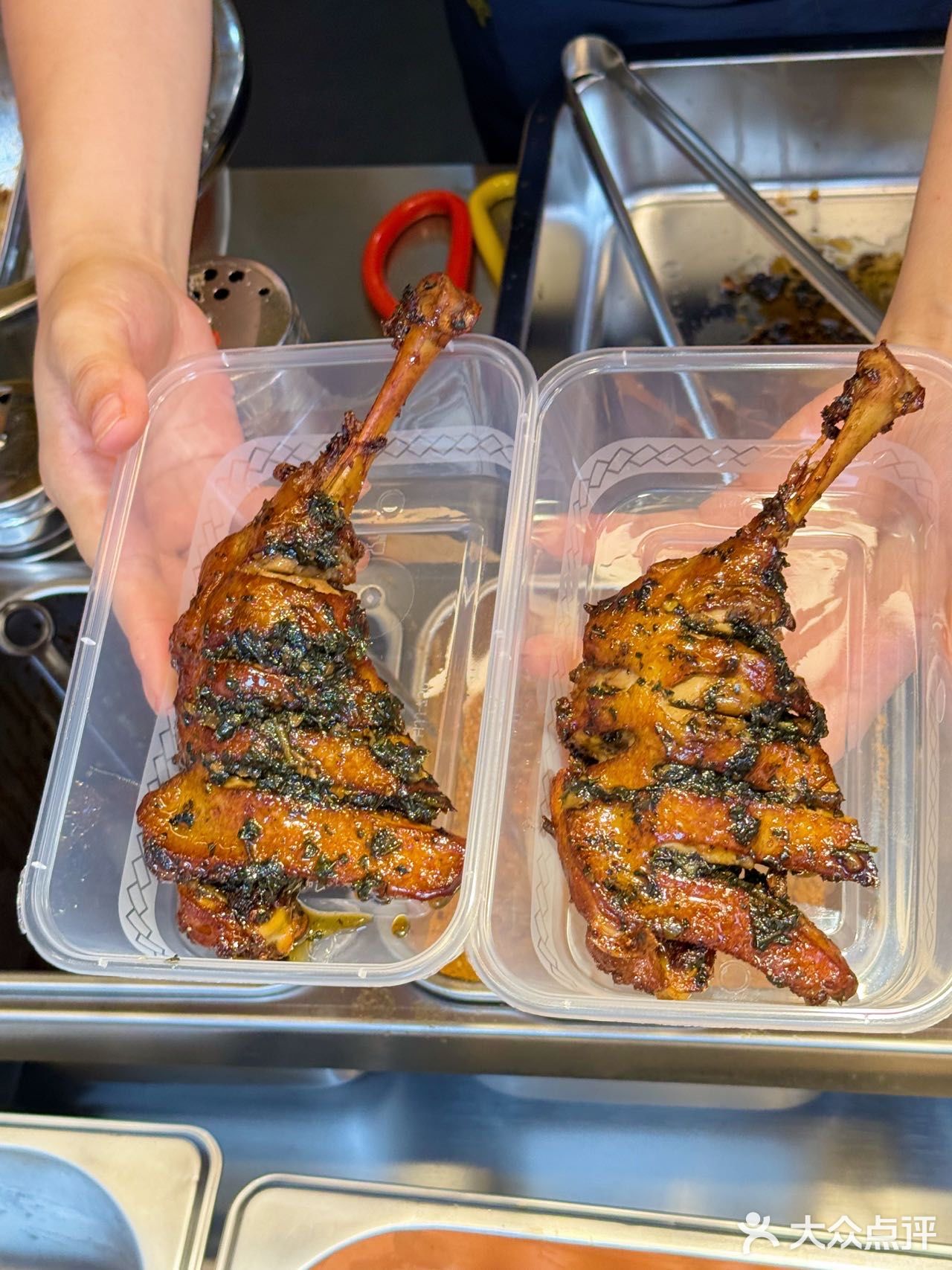 6r一个大大个鸭腿!好吃晕了