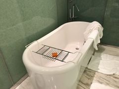 -上海滴水湖皇冠假日酒店