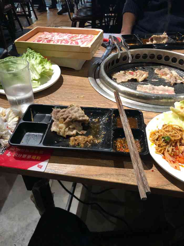 火炉火自助餐(荟聚店)-"乘了地铁2号线去荟聚逛逛.下午一点多还没.