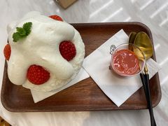 草莓冰淇淋-丹礼糖甜品