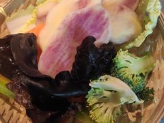 云南特色蔬菜拼盘-火塘云南烧烤大排档