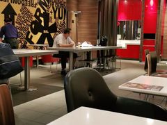 大堂-麦当劳(汉口火车站候车室店)