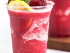 杨梅冰沙-春丽小马(济南恒隆广场店)